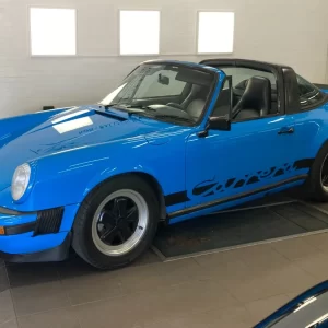 CarBeat chasing cars - Porsche 911 carrera targa 2.7 side shot