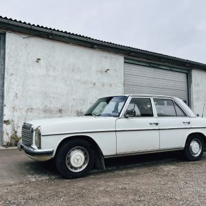 Carbeat Chasing Cars Mercedes 200 /8 w115 cover
