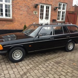CarBeat Chasing cars bilauktion Mercedes-Benz 300TD W123 profil CarBeat not just another auction